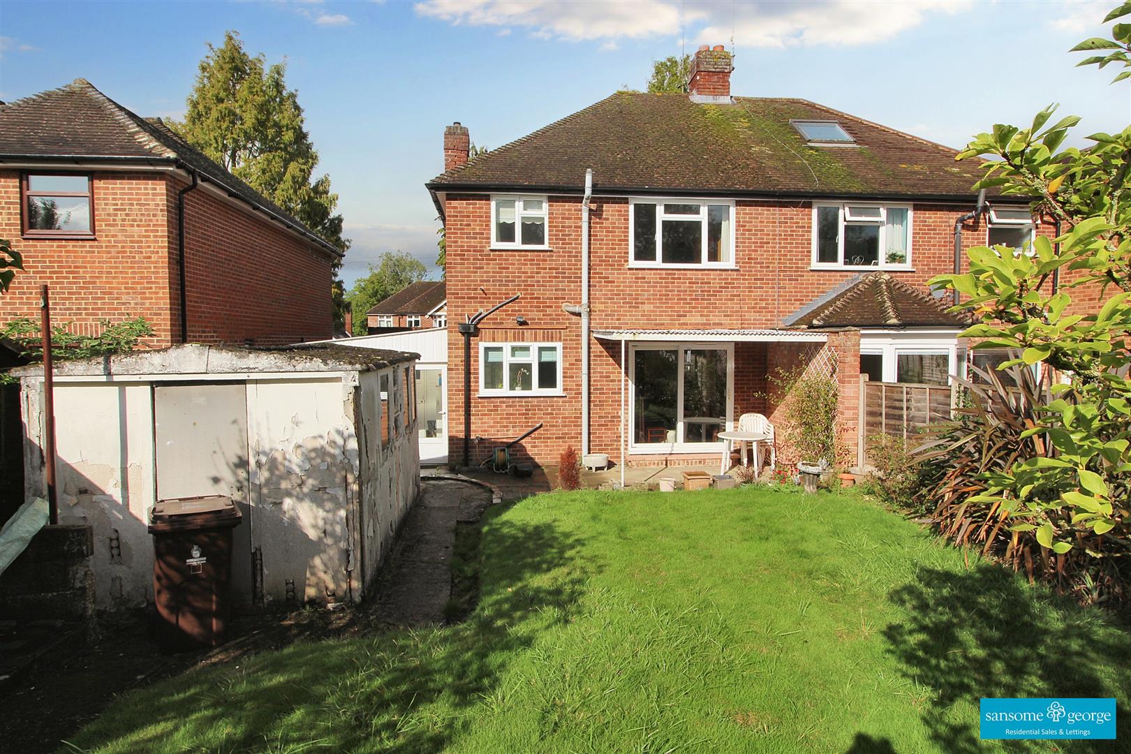 Redhatch Drive, Earley